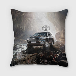 Подушка квадратная Toyota Land Cruiser 200 в пещере со скальными рису, цвет: 3D-принт