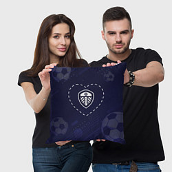 Подушка квадратная Лого Leeds United в сердечке на фоне мячей, цвет: 3D-принт — фото 2
