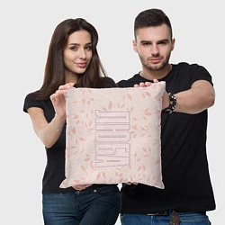Подушка квадратная Люба по-вертикали с розовым фоном, цвет: 3D-принт — фото 2