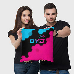 Подушка квадратная BYD - neon gradient: символ сверху, цвет: 3D-принт — фото 2