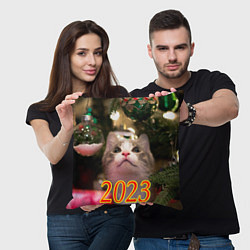 Подушка квадратная Кот смотрит вверх, цвет: 3D-принт — фото 2