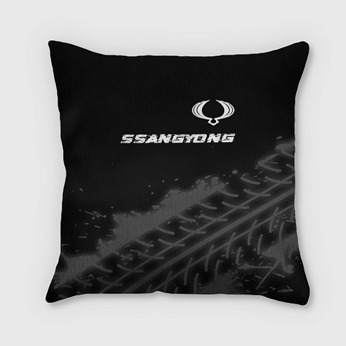 Подушка квадратная SsangYong speed на темном фоне со следами шин: сим / 3D-принт – фото 1