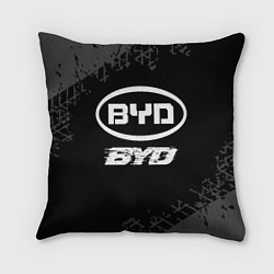 Подушка квадратная BYD speed на темном фоне со следами шин