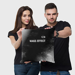 Подушка квадратная Mass Effect glitch на темном фоне: символ сверху, цвет: 3D-принт — фото 2