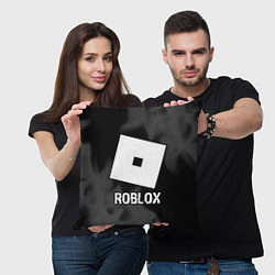 Подушка квадратная Roblox glitch на темном фоне, цвет: 3D-принт — фото 2