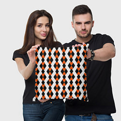 Подушка квадратная Чёрные и оранжевые ромбы на белом фоне, цвет: 3D-принт — фото 2