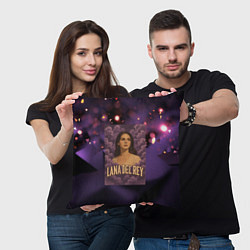 Подушка квадратная Lana Del Rey в фиолетовых облаках, цвет: 3D-принт — фото 2