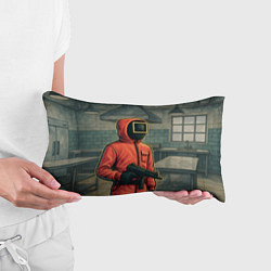 Подушка-антистресс Игра в кальмара страж с пулеметом, цвет: 3D-принт — фото 2
