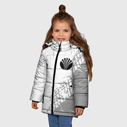 Куртка зимняя для девочки Daewoo Speed на светлом фоне со следами шин, цвет: 3D-черный — фото 2