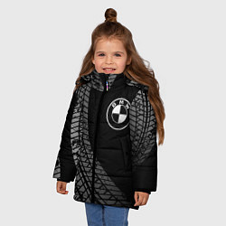 Куртка зимняя для девочки BMW tire tracks, цвет: 3D-черный — фото 2