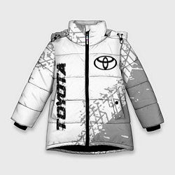 Куртка зимняя для девочки Toyota speed на светлом фоне со следами шин: надпи, цвет: 3D-черный