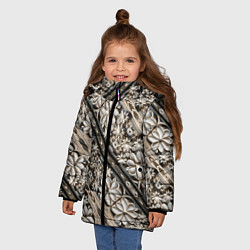 Куртка зимняя для девочки Бежевые деревянные цветы, цвет: 3D-черный — фото 2