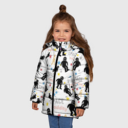 Куртка зимняя для девочки Космическое приключение паттерн, цвет: 3D-светло-серый — фото 2