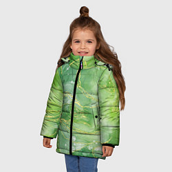 Куртка зимняя для девочки Абстрактный зеленый мрамор с золотым, цвет: 3D-светло-серый — фото 2