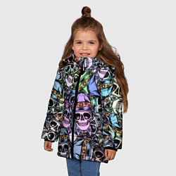 Куртка зимняя для девочки Разноцветные черепа в кепке паттерн, цвет: 3D-черный — фото 2