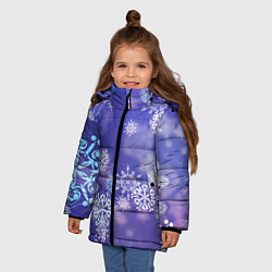 Куртка зимняя для девочки Крупные снежинки на фиолетовом, цвет: 3D-черный — фото 2
