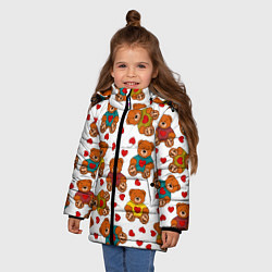 Куртка зимняя для девочки Мишки игрушки в свитерах и сердечки, цвет: 3D-красный — фото 2