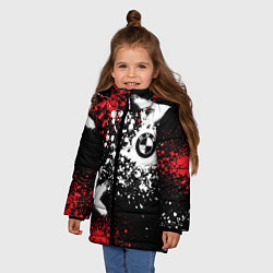 Куртка зимняя для девочки BMW на фоне граффити и брызг красок, цвет: 3D-черный — фото 2