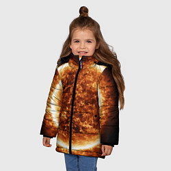 Куртка зимняя для девочки Пылающее солнце крупным планом, цвет: 3D-красный — фото 2