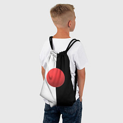 Рюкзак-мешок Красный шар на черно-белом фоне с объемным эффекто, цвет: 3D-принт — фото 2