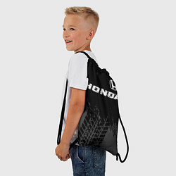 Рюкзак-мешок Honda speed на темном фоне со следами шин посереди, цвет: 3D-принт — фото 2