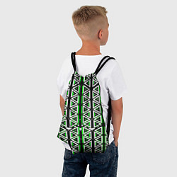 Рюкзак-мешок Бело-зелёные треугольники на чёрном фоне, цвет: 3D-принт — фото 2