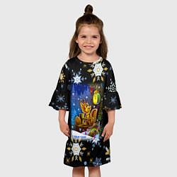 Платье клеш для девочки Новый год белка смотрит на часы, цвет: 3D-принт — фото 2