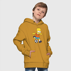 Толстовка оверсайз детская Барт Симпсон бьёт по футбольному мячу, цвет: горчичный — фото 2