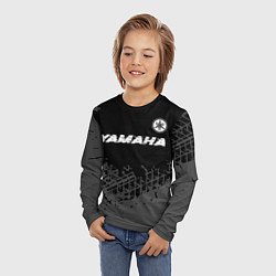 Лонгслив детский Yamaha speed на темном фоне со следами шин: символ, цвет: 3D-принт — фото 2