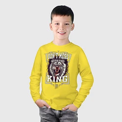 Лонгслив хлопковый детский Не испытывай судьбу с Королем, цвет: желтый — фото 2