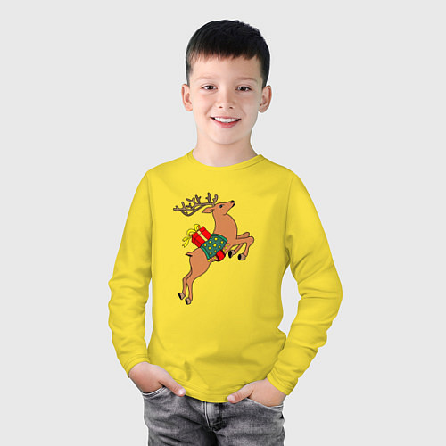 Детский лонгслив Новогодний олень с подарком / Желтый – фото 3