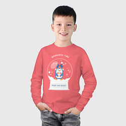 Лонгслив хлопковый детский Пингвиненок в снежном шаре, цвет: коралловый — фото 2