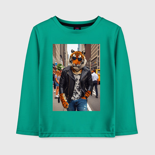 Детский лонгслив Cool tiger on the streets of New York - ai art / Зеленый – фото 1