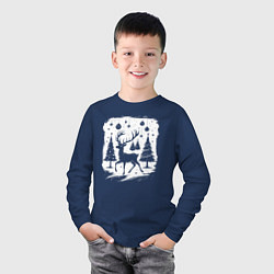 Лонгслив хлопковый детский Олень в новогоднем лесу, цвет: тёмно-синий — фото 2