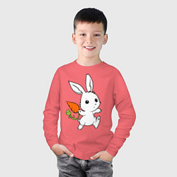 Лонгслив хлопковый детский Зайка с морковкой, цвет: коралловый — фото 2