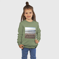 Свитшот хлопковый детский Имя Анна на песке, цвет: авокадо — фото 2