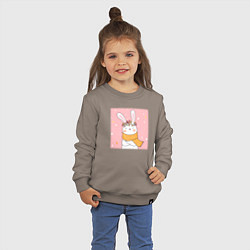 Свитшот хлопковый детский Милый заяц с шарфом, цвет: утренний латте — фото 2