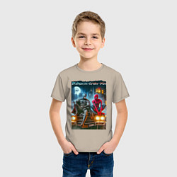 Футболка хлопковая детская Разговор Бэтмена и человека паука на капоте автомо, цвет: миндальный — фото 2