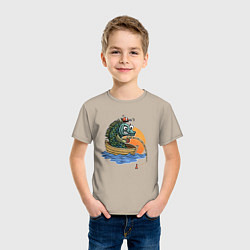 Футболка хлопковая детская Увлеченная рыба-рыбак ловит рыбу удочкой, цвет: миндальный — фото 2
