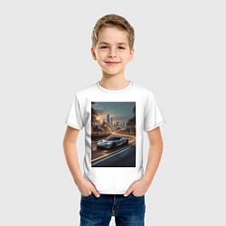 Футболка хлопковая детская Белый суперкар едет по аллее в город, цвет: белый — фото 2