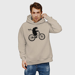 Толстовка оверсайз мужская Ежик на велосипеде, цвет: миндальный — фото 2
