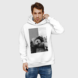 Толстовка оверсайз мужская Шаламе черно белое фото на фоне города, цвет: белый — фото 2