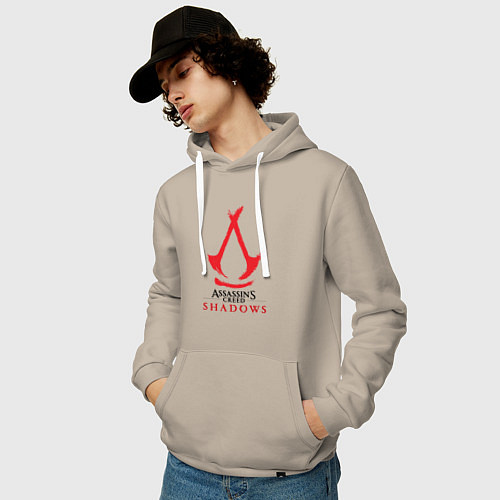 Мужская толстовка-худи Assassins Creed Shadows - badge / Миндальный – фото 3