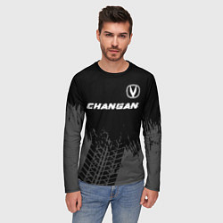 Лонгслив мужской Changan speed на темном фоне со следами шин: симво, цвет: 3D-принт — фото 2