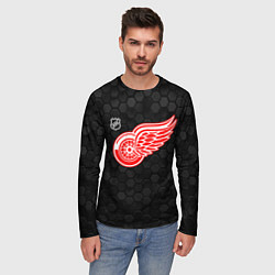 Лонгслив мужской Детройт Ред Уингз - черные соты, цвет: 3D-принт — фото 2