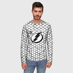 Лонгслив мужской Тампа Бэй Лайтнинг - белые соты, цвет: 3D-принт — фото 2