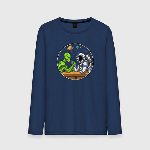 Мужской лонгслив Армрестлинг пришелец против космонавта / Тёмно-синий – фото 1