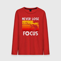 Лонгслив хлопковый мужской Never lose focus, цвет: красный