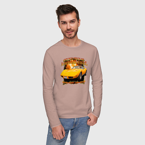 Мужской лонгслив Американский маслкар Chevrolet Corvette Stingray / Пыльно-розовый – фото 3