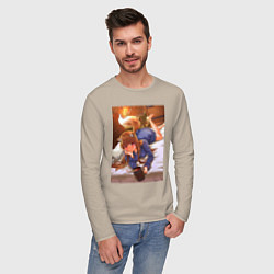 Лонгслив хлопковый мужской Волчица и пряности Холо с кружкой, цвет: миндальный — фото 2